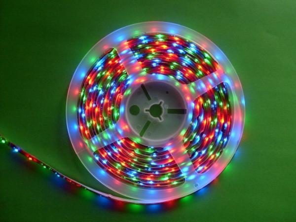 RGB multicolor, Rolle 500 cm. 5060,Wasserfest IP 65, Grund weiss