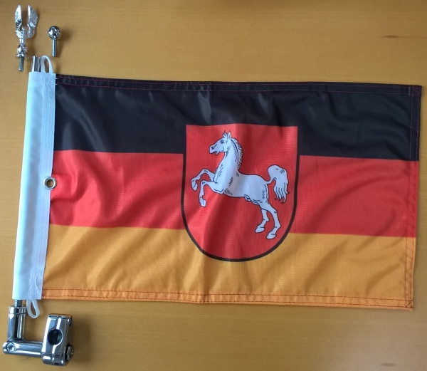 Niedersachsen mit Wappen, Eine Motorradfahne 40 x 28 cm. 2 Fahnen zu einer Fahne vernäht