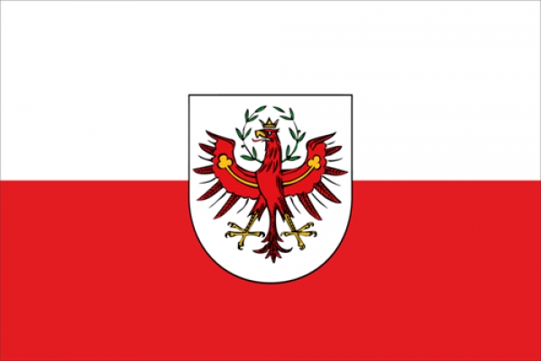 Tirol mit Wappen, Fahne in der Größe 40 x 26 cm. passend für Fahnenstangen 678-016 (Adler) und 678-016 B (Kugel)